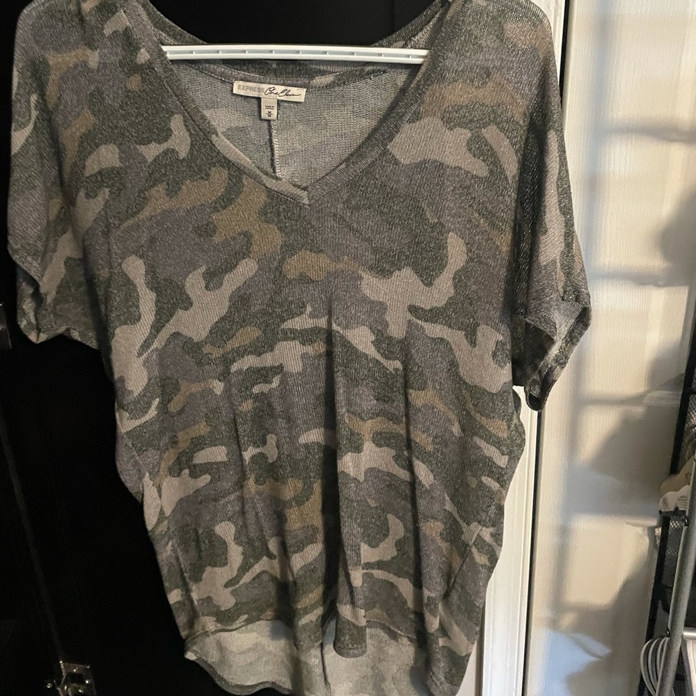 Express tee shirt v neck camo print size medium